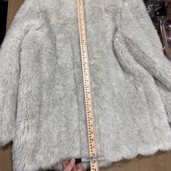 Vintage Faux Fur Coat Plush Warm USA Made Old Money Mob Wife Grandmacore Winter - Picture 15 of 16